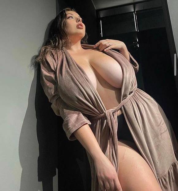 Şirinevler Escort Demet İle Tutkulu Randevu Yaşayın